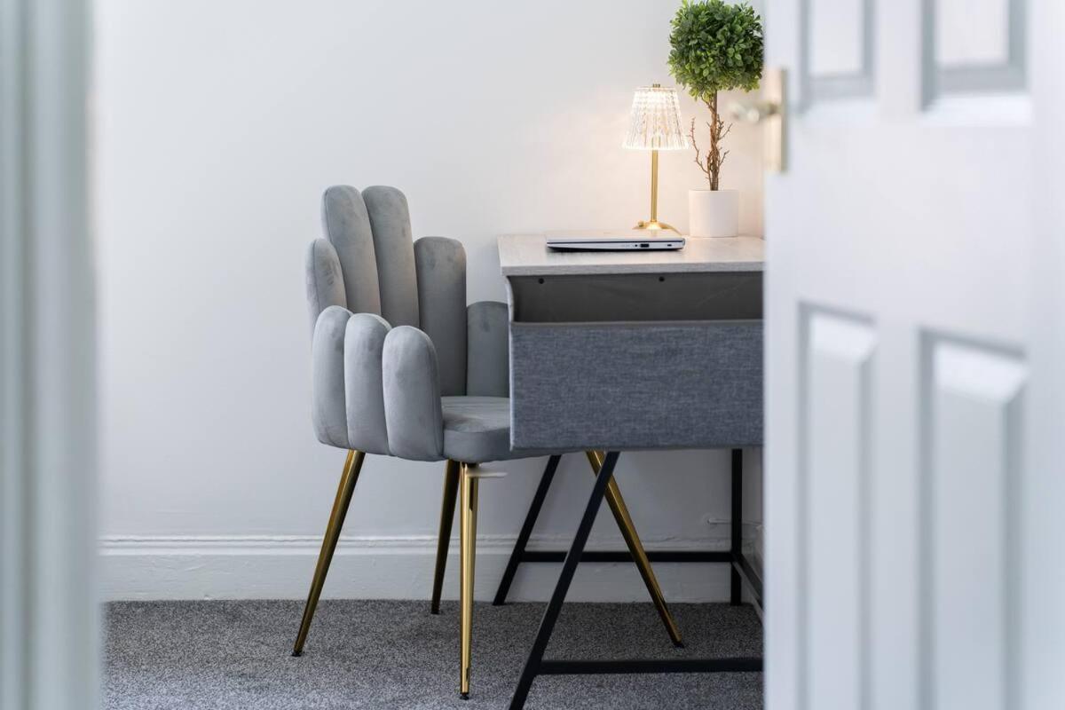 Open Mind Property - Luxury House & Free Parking Portsmouth Extérieur photo
