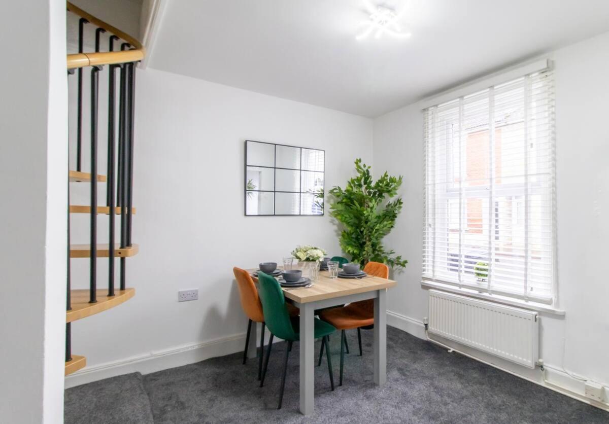 Open Mind Property - Luxury House & Free Parking Portsmouth Extérieur photo